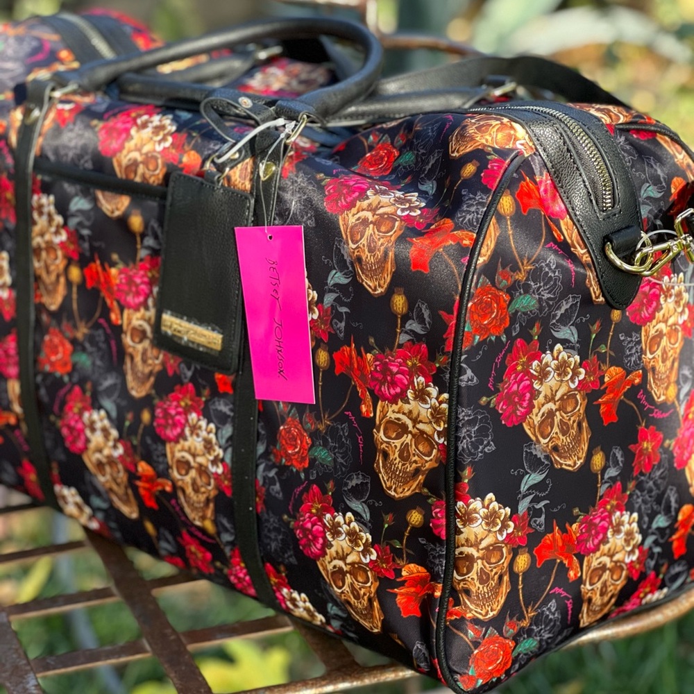 NWT RARE Sugar skull/Calavera Betsy Johnson floral skull weekender duffle bag - Picture 6 of 6
